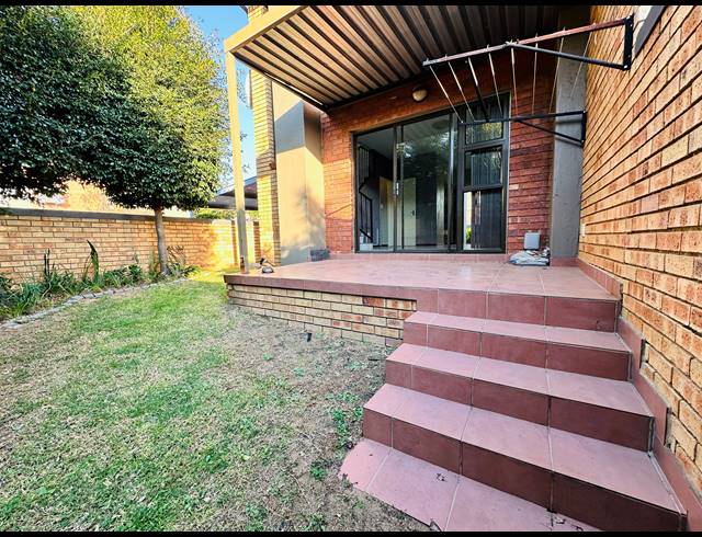 2 BEDROOM APARTMENT FOR SALE IN WILGEHEUWEL